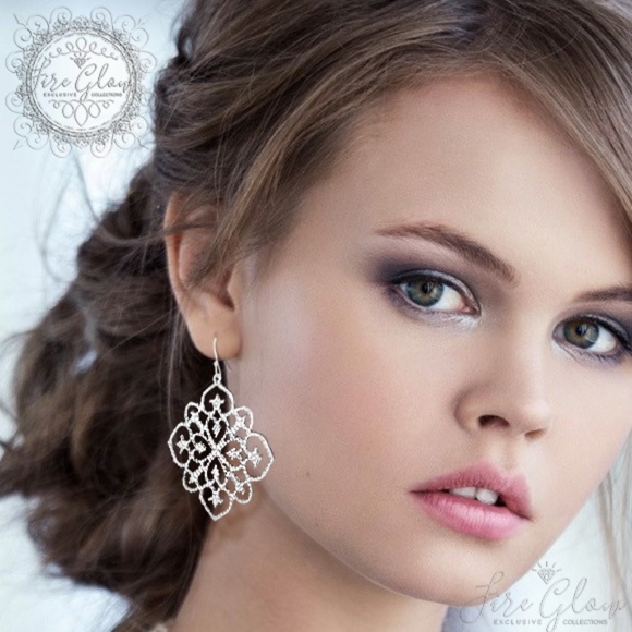 Silver Tone Moroccan Boho Style Filigree Earrings - Picture 2 of 6